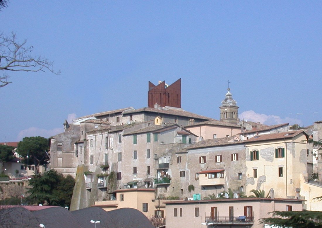 Formello: il borgo visto dal basso (foto del comune, non dell'attività)