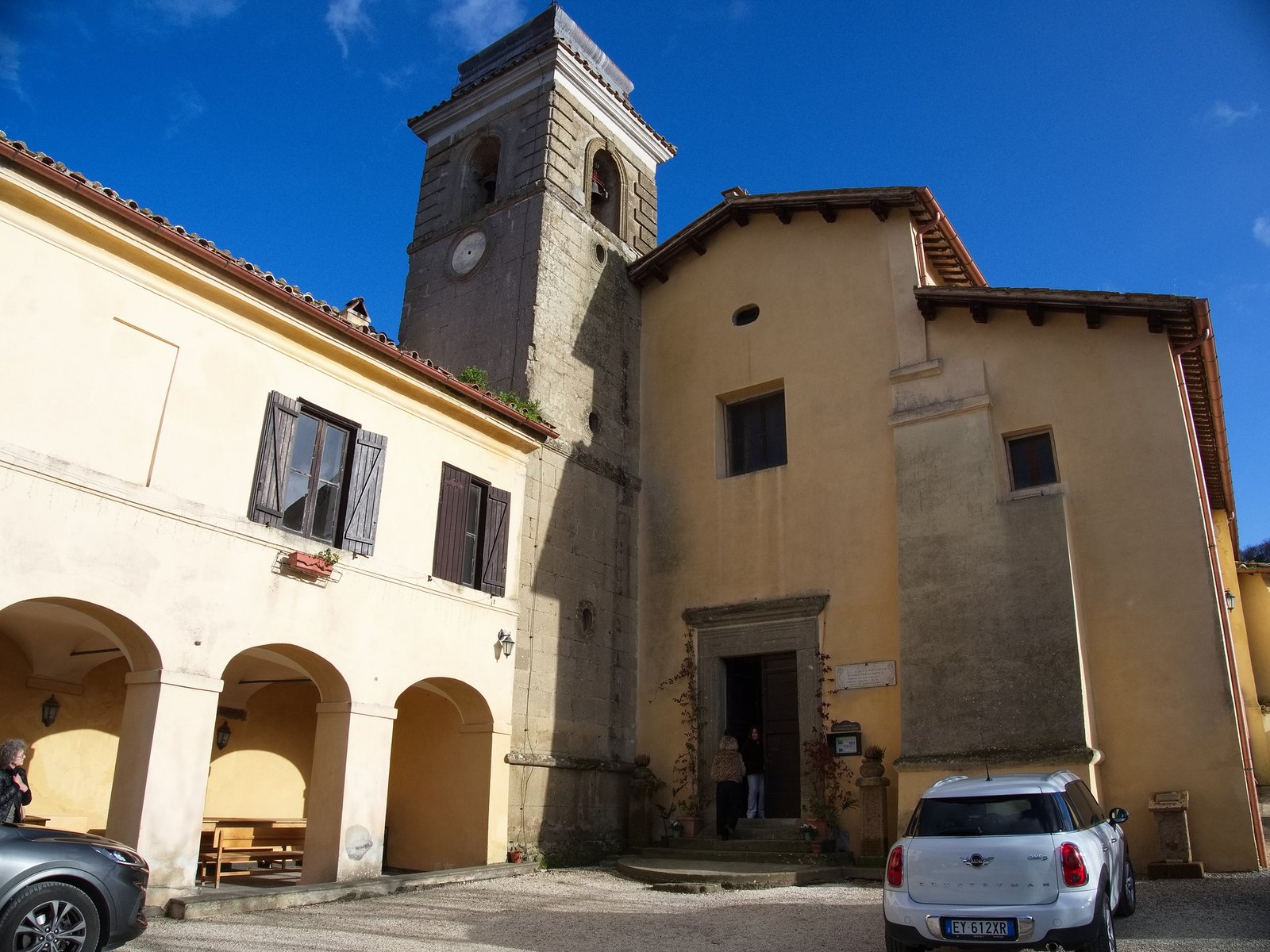 Il Santuario della Madonna del Sorbo: il campanile con l'orologio, la chiesa e il portico del convento